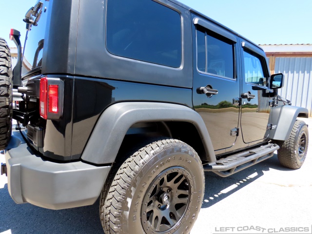2009-jeep-wrangler-rubicon-050.jpg