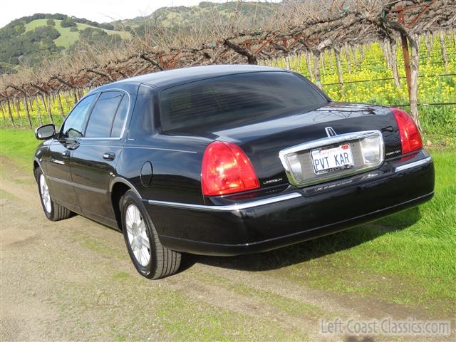 2009-lincoln-towncar-l-015.jpg