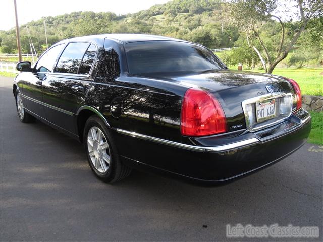 2009-lincoln-towncar-l-017.jpg