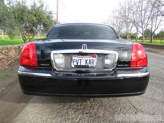 2009-lincoln-towncar-l-018.jpg