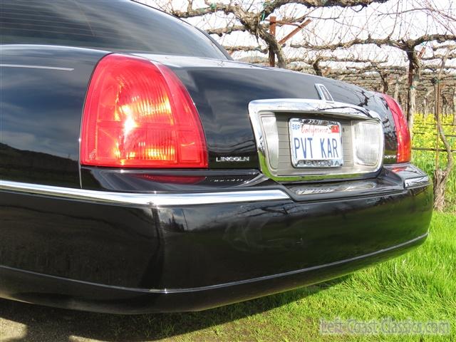 2009-lincoln-towncar-l-037.jpg