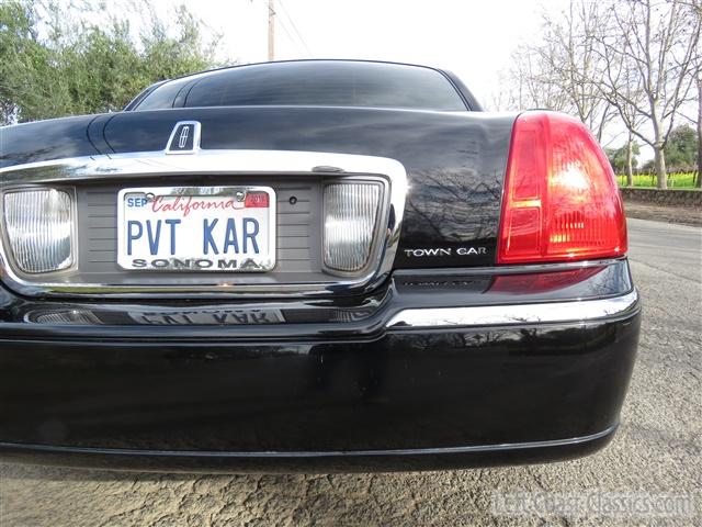 2009-lincoln-towncar-l-060.jpg