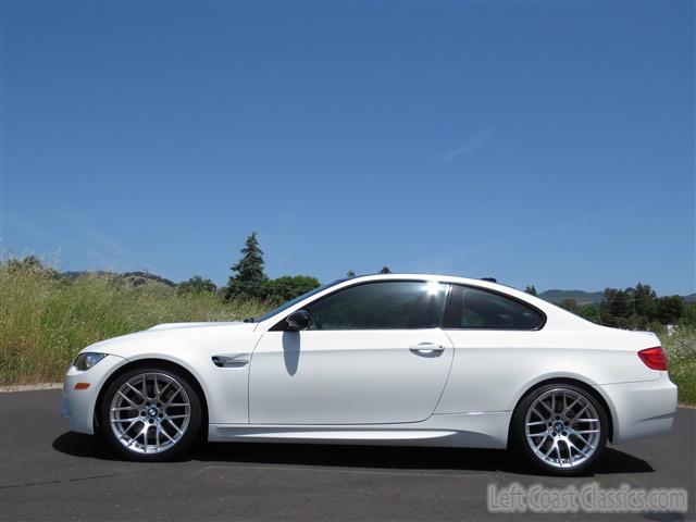 2011-bmw-m3-024.jpg