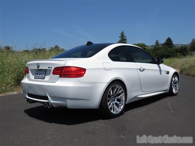 2011-bmw-m3-047.jpg