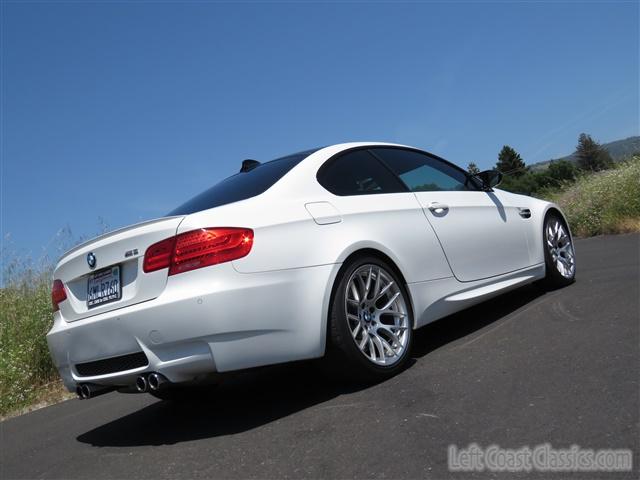 2011-bmw-m3-050.jpg