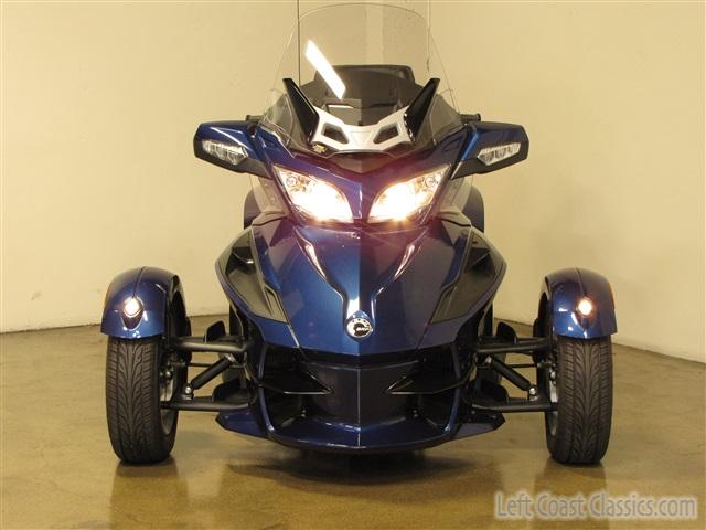 2011-can-am-spyder-002.jpg