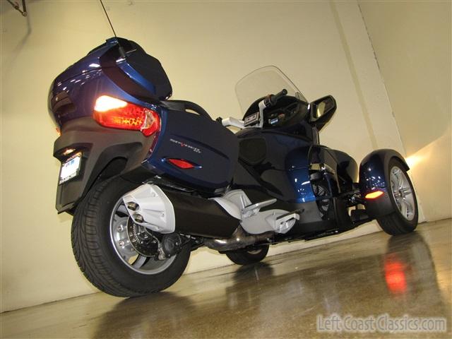 2011-can-am-spyder-012.jpg