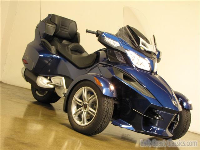 2011-can-am-spyder-016.jpg