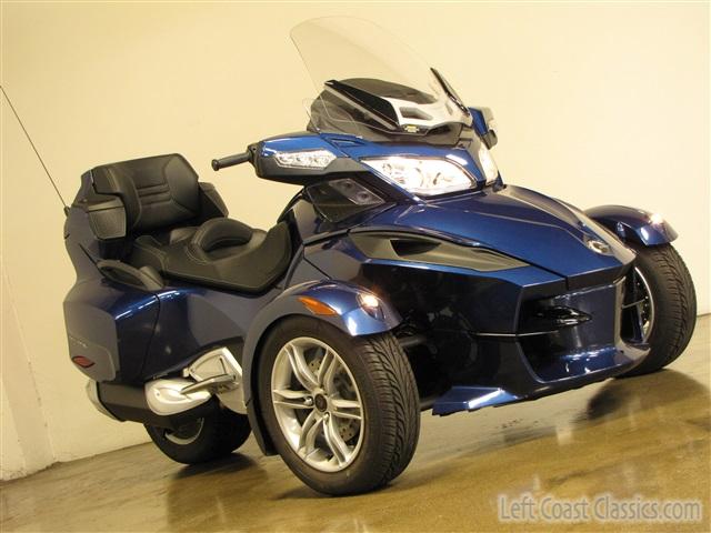 2011-can-am-spyder-017.jpg