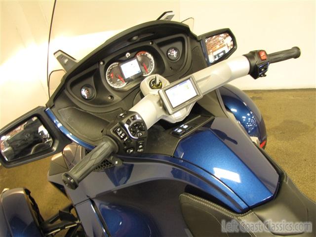 2011-can-am-spyder-019.jpg