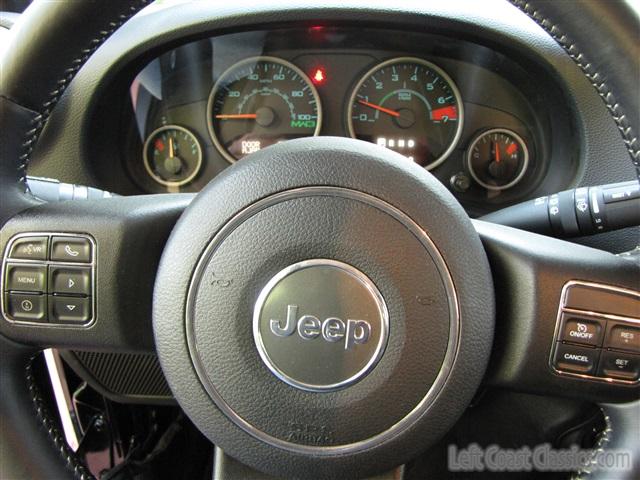 2012-jeep-wrangler-call-of-duty-036.jpg