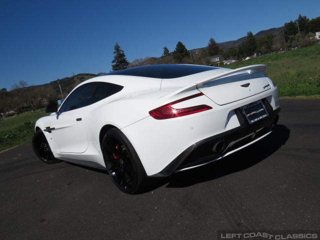 2015-aston-martin-vanquish-011.jpg