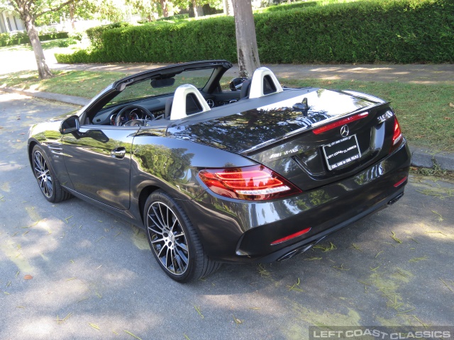 2019-mercedes-benz-amg-slc-43-021.jpg