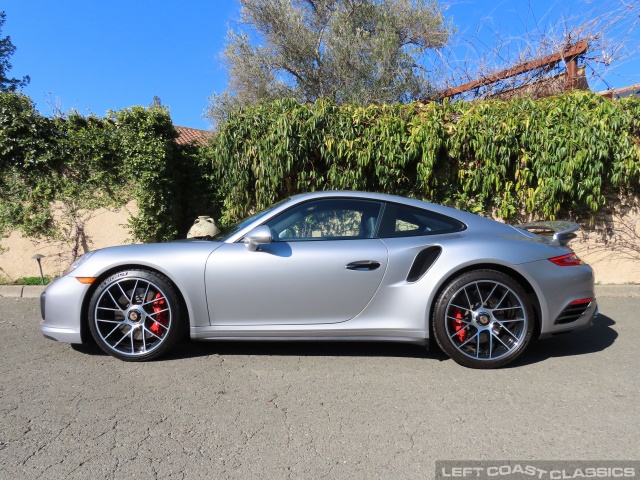 2019-porsche-911-turbo-012.jpg