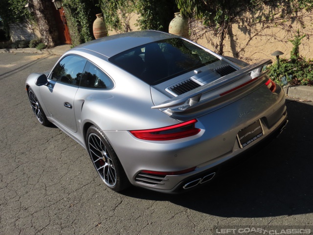2019-porsche-911-turbo-017.jpg