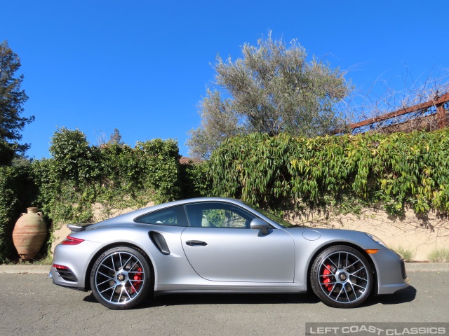 2019-porsche-911-turbo-023.jpg